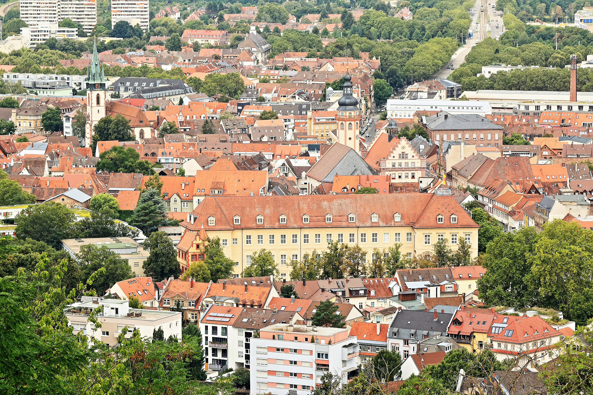 Zu sehen ist Karlsruhe-Durlach von oben.