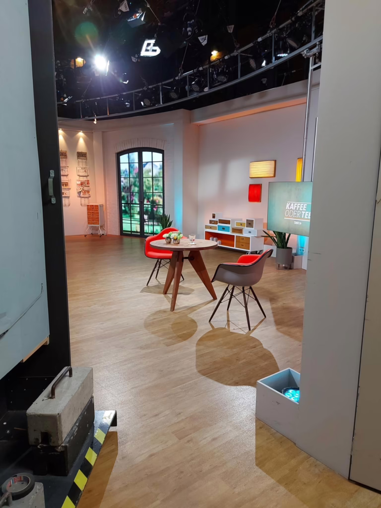 Gang zum Studio Eins vom SWR mit ausgestattetem Interviewraum.