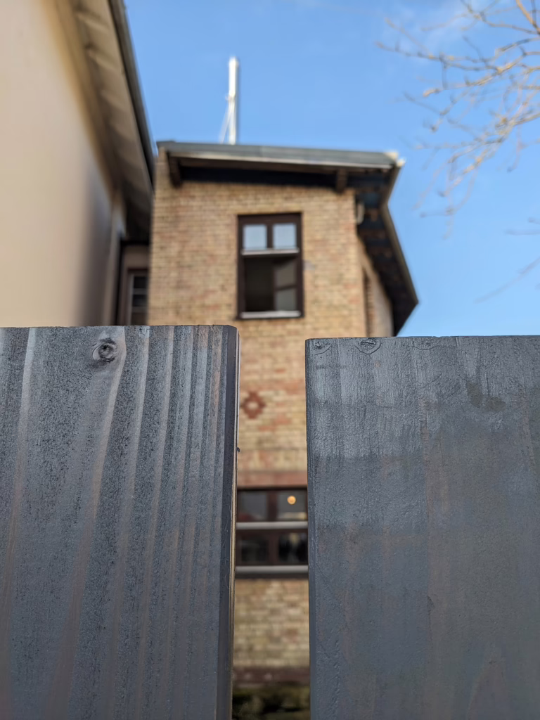 Das Backhaus ist von Außen zu sehen.