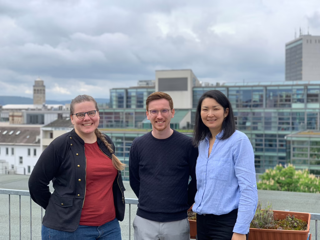 Porträt von drei Personen, in dem Fall die drei, die für die Kompetenzstelle KEFF+MO zuständig sind.